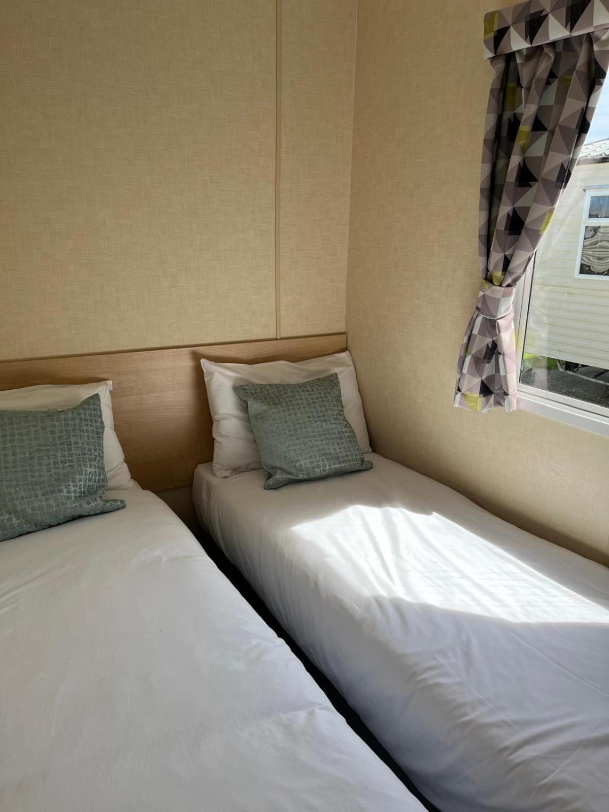 Hotel Cosy Caravan At California Cliffs In Norfolk, Near To Scratby Beach Ref 50001E Great Yarmouth Exterior foto