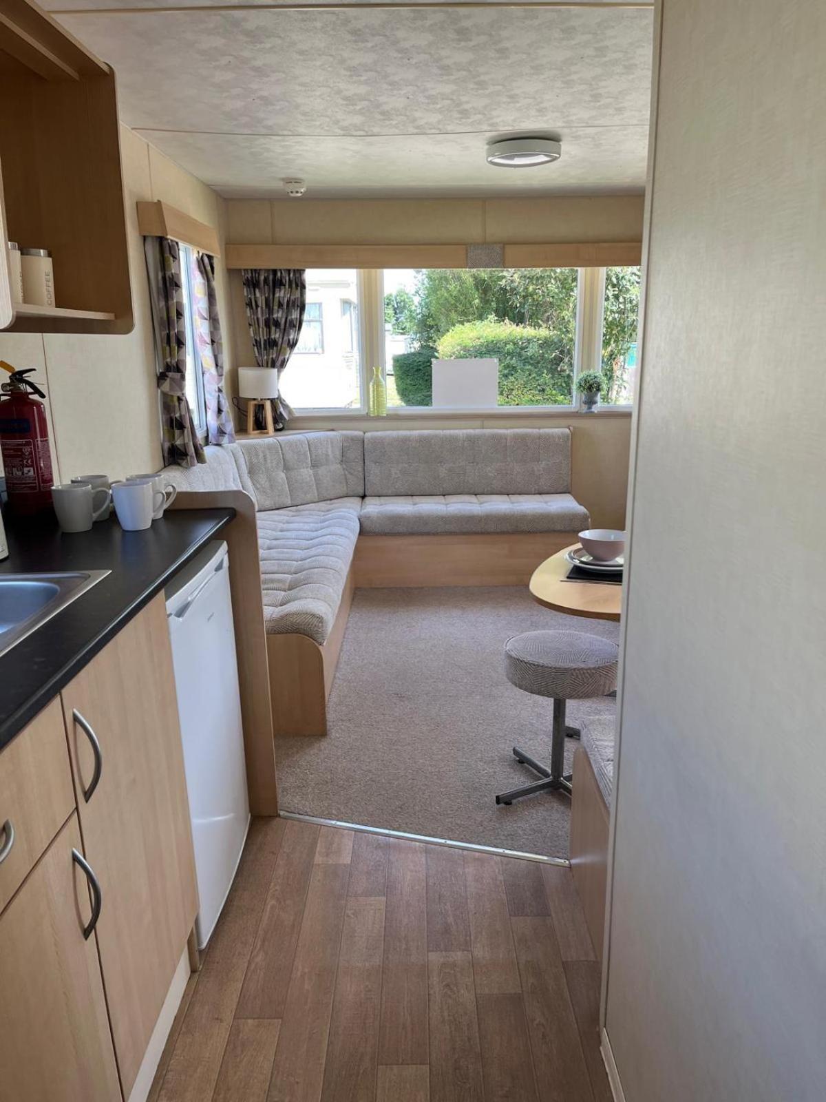 Hotel Cosy Caravan At California Cliffs In Norfolk, Near To Scratby Beach Ref 50001E Great Yarmouth Exterior foto